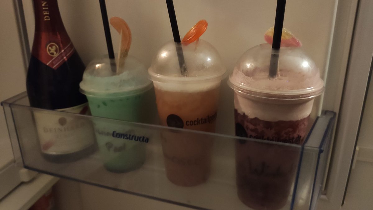 Hier auch noch das Essen von gestern Abend und die Cocktails, die wir bestellt hatten 😊🥂