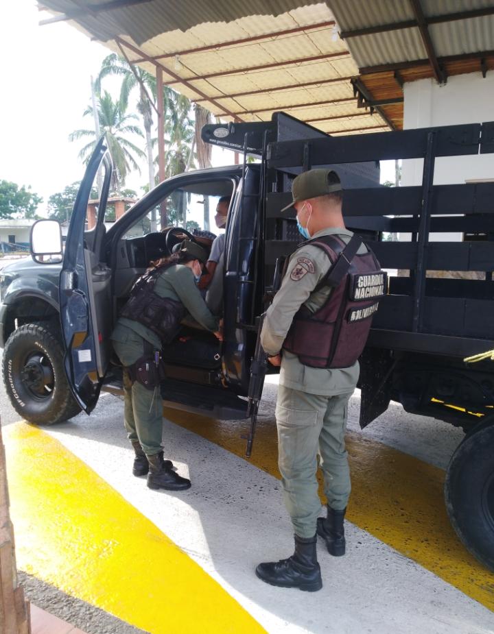 GNB_tachira's tweet photo. #23Mar Nuestros Centinelas de la #GNB Táchira trabajando con ahínco y de manera constante por la seguridad del pueblo Tachirense.  #VenezuelaTierraFértil #PuebloInvencible #FANB 
.@GnbGaranteDePaz
.@FreddyBernal
 https://t.co/De0hK4OwMu
