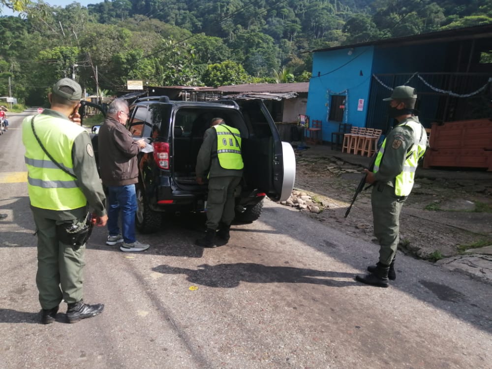GNB_tachira's tweet photo. #23Mar Nuestros Centinelas de la #GNB Táchira trabajando con ahínco y de manera constante por la seguridad del pueblo Tachirense.  #VenezuelaTierraFértil #PuebloInvencible #FANB 
.@GnbGaranteDePaz
.@FreddyBernal
 https://t.co/De0hK4OwMu