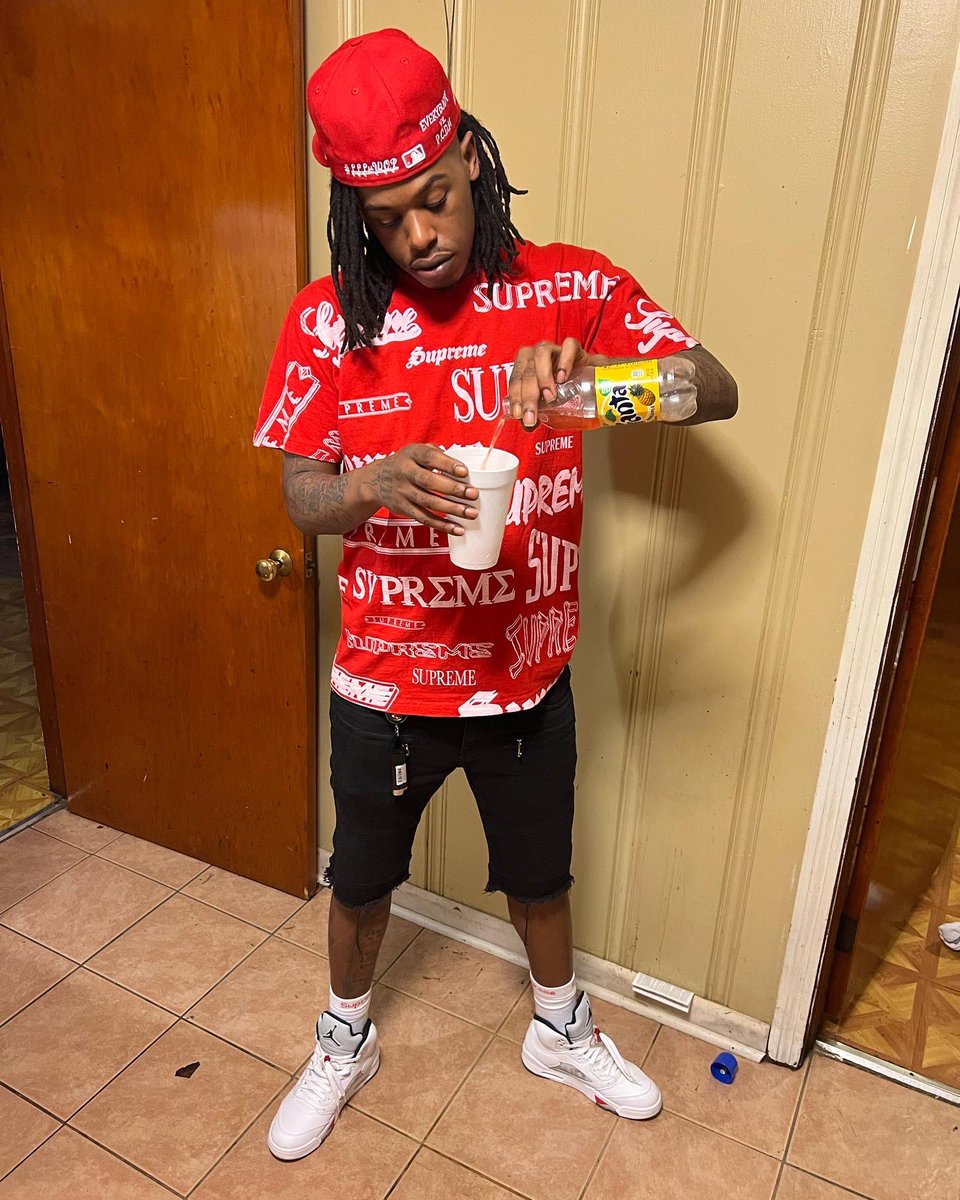 Purp_nd_Bars's tweet photo. 2022 Only Thing I’m Changing Is My Net Worth #LLLuWop❤️ #SupremeKing👑 https://t.co/Nof3nqgxii