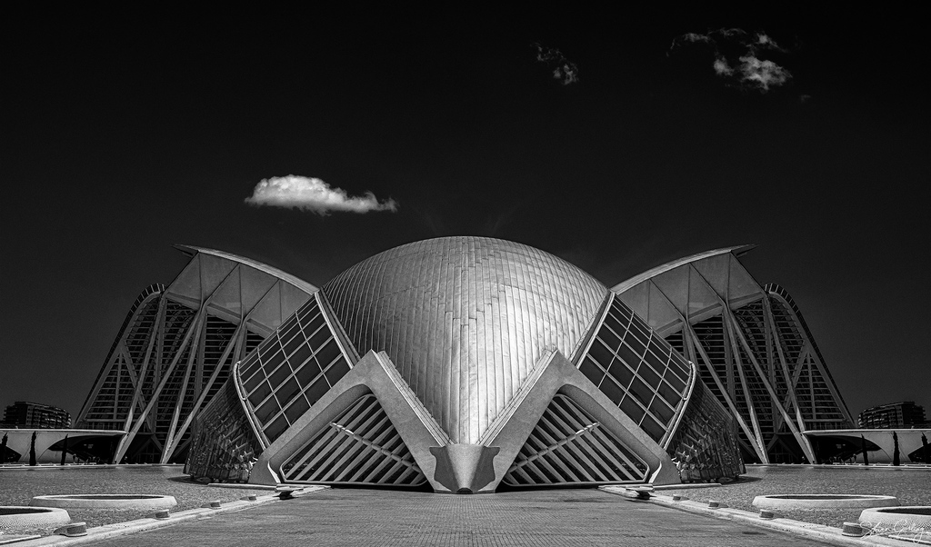 The Hemisphere building in Valencia. Join me for 3 days in #Valencia to shoot the incredible #architecture of the #ciudadartesciencias (City of Arts and Sciences): fusionphotographyworkshops.co.uk

#Zcreators #createyourlight #appicoftheweek #fusionphotographyworkshops