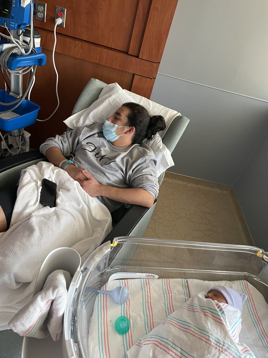 loserjass's tweet photo. Brought the new year in with my Autumn Rose❤️ 2021 was exhausting in every way. But to have entered 2022 as a mommy, nothing better. https://t.co/rZXzm78Sbb