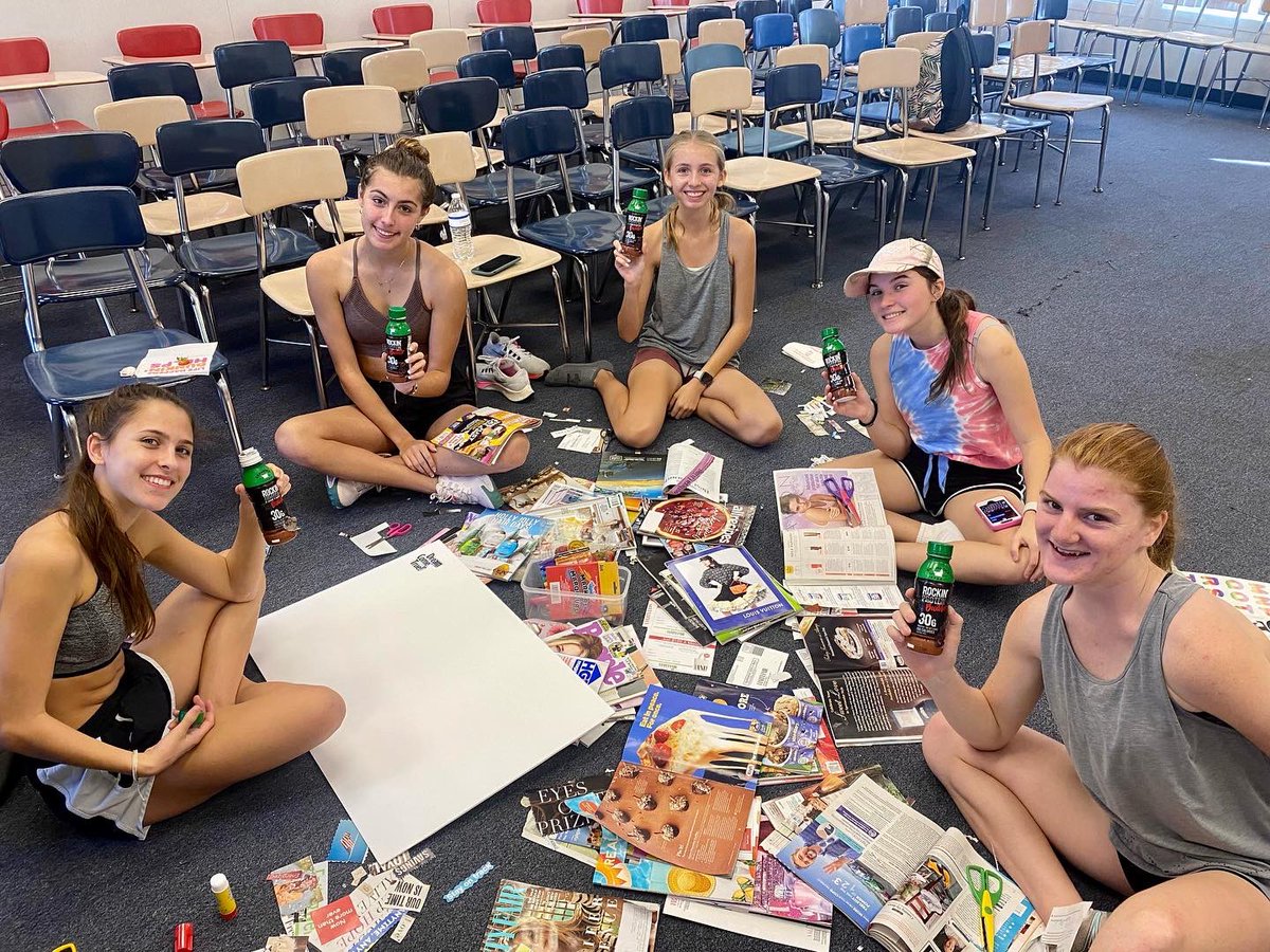 SRHSXCOUNTRY's tweet photo. It starts with the vision. Making vision boards 8:30am January 1, 2022. #wehavegoals #srhsxc2022 @SRHS_SHARKS https://t.co/RuW2Nyo3HZ