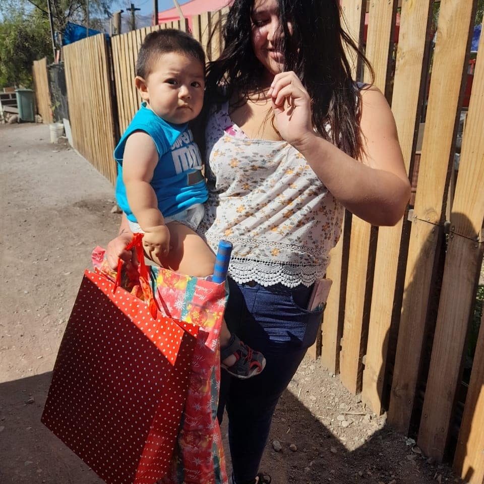 LLEGAMOS A CHACABUCO
Hasta la pequeña comunidad de Pueblo Escondido en Chacabuco llegamos con lindos regalos para todos los niños y niñas. Muchas gracias Kelly por tu apoyo en terreno!!! ❤️🎉✨🎁 
.
.
.
.
#redsolidaria #colina #chicureo #voluntarios