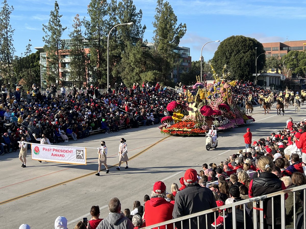 DocGlaser's tweet photo. Fun to see the @cityofhope float in the @RoseParade https://t.co/4BzrQulMeI