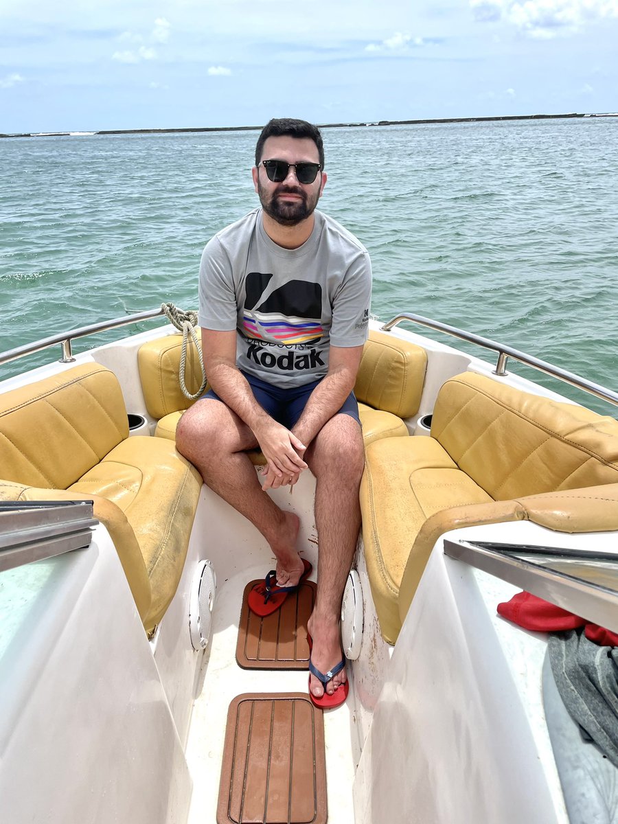 netodalmeida's tweet photo. Será que achei o velho da lancha? #PraiaDoFrances #Alagoas https://t.co/oXpYaZitNR