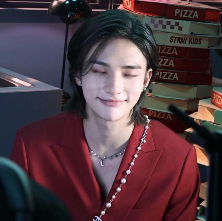 strayglowy's tweet photo. hyunjin smiling; a devastating thread ⁺ ೃ࿔ https://t.co/dheS53zXmg
