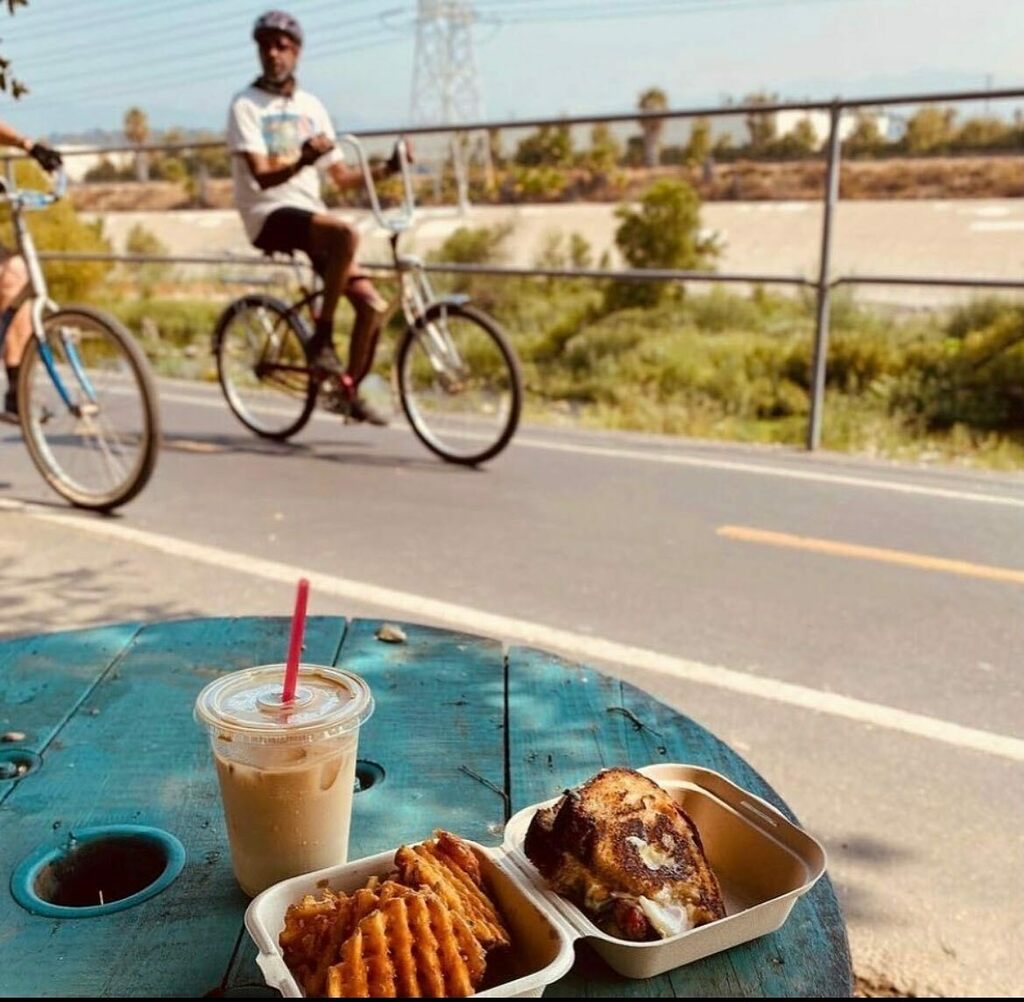 spoke_lariver's tweet photo. Well, it’s a new year. A time to reflect on the past year and plan for the coming one. To think about mistakes (some of which may have been drinking too much and staying up too late before a busy day at work), triumphs, and all the minutia that fills the time in between and … https://t.co/XIjYUfmMXt