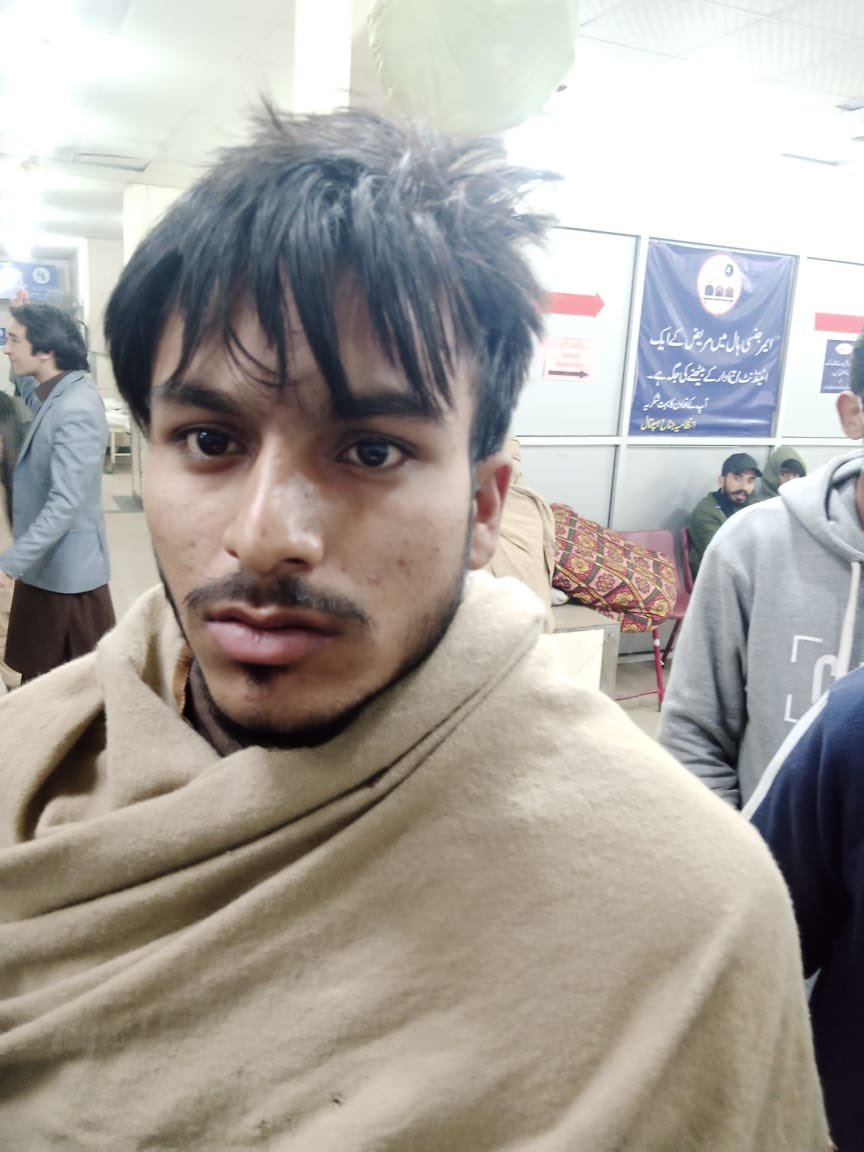 Lahorepoliceops's tweet photo. ہوائی فائرنگ کو تفریح سمجھنے والوں کو یہ ضرور جاننا چاہییے کہ یہی اندھی گولی دور کہیں کسی بے گناہ انسان کی جان لے سکتی ہے۔ رات ایک ایسی ہی گولی کا نشانہ بننے والا ہمارا ایک بھائی معجزاتی طور پر محفوظ رہا۔ احتیاط کریں اپنے شوق سے دوسروں کی زندگی مت خطرےمیں ڈالیں۔ https://t.co/bkf1JIxsxR