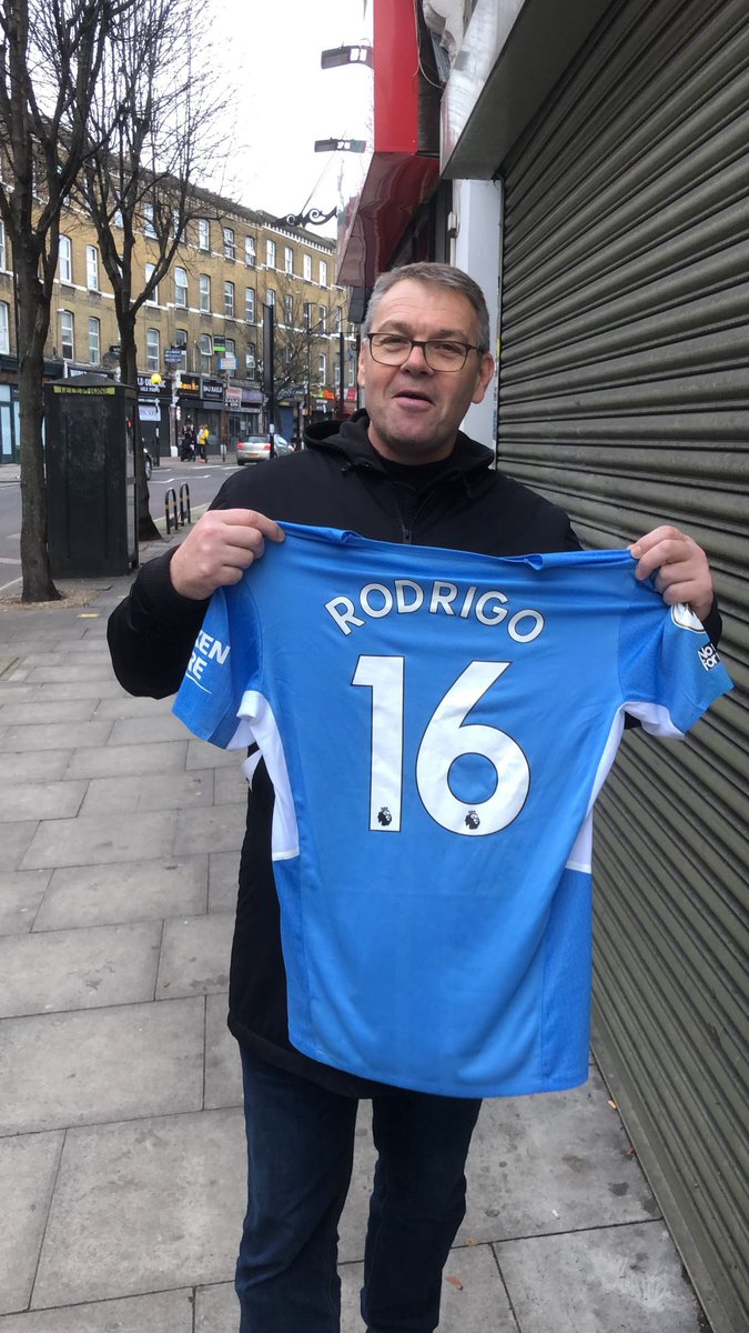 JakeJenko's tweet image. What a day @Gjenkomcfc and to top it off, we got Rodri’s shirt!! #MCFC #Greatcatch 😉