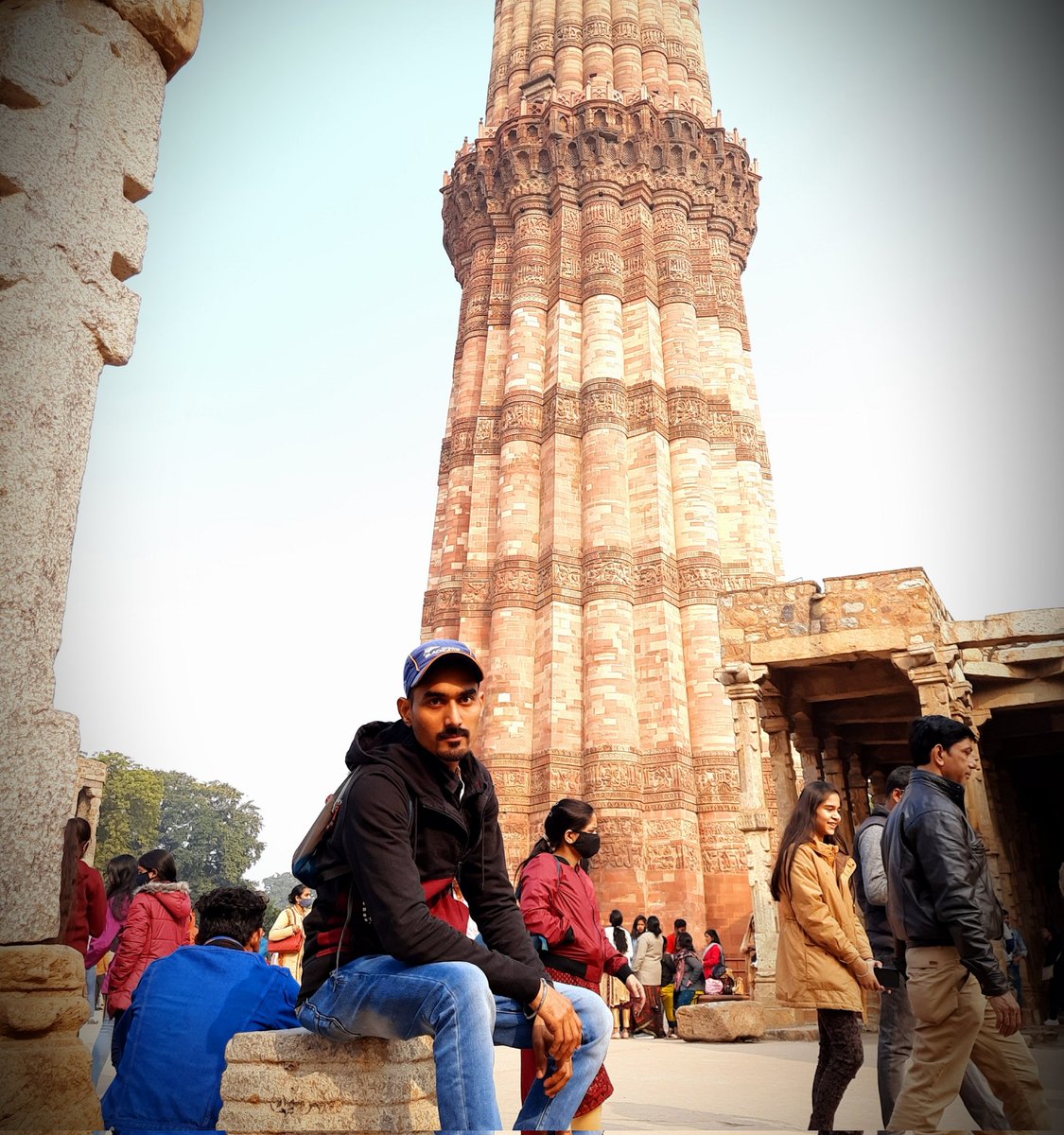 itsASR18's tweet photo. Life is an adventure that's full of beautiful destinations. Wishing you many wonderful memories made in 
2022.🤗😇
Happy New Year !!!
❤😊😇

#ASR18 

#HappyNewYear #qutubminar #tourist  #tourism #Delhi #delhidiaries #joyful https://t.co/b6aw6XpYhr