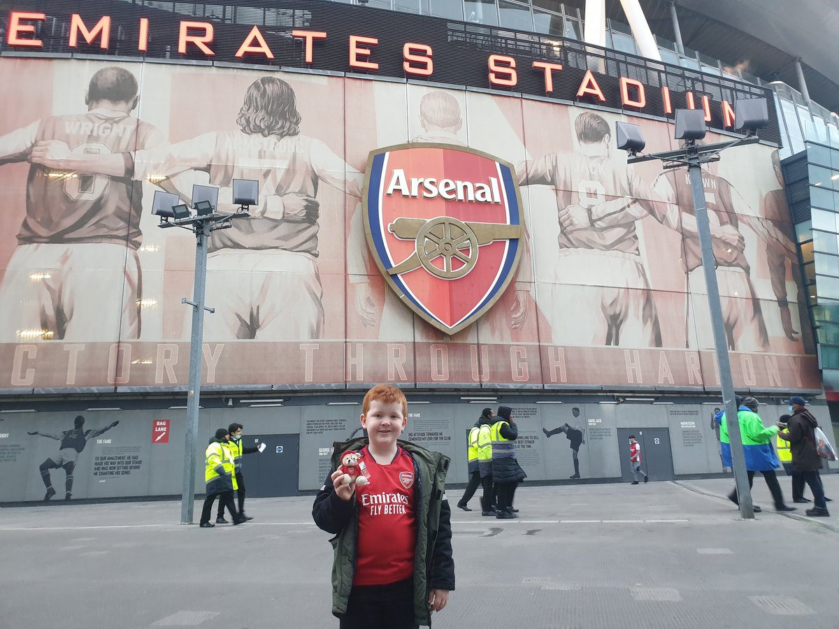 RichardSharrat4's tweet photo. Good day out with the boy. Top performance......hard to explain to a 5 year old how 1 is a pen thru var and 1 isn't 💁‍♂️.....anyway future is bright upthegunners https://t.co/SVCdPYIA3m
