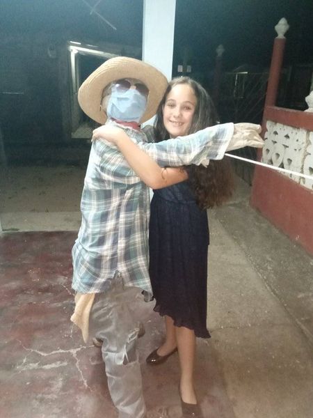 PerlavisionTV's tweet photo. Inundada red social Facebook con la evidencia de celebraciones en la familia cubana. Desde #Cienfuegos un nuevo abrazo de la alegría por el nuevo año, vamos por más #CubaViveYCelebra https://t.co/mJgB3Mbqpw