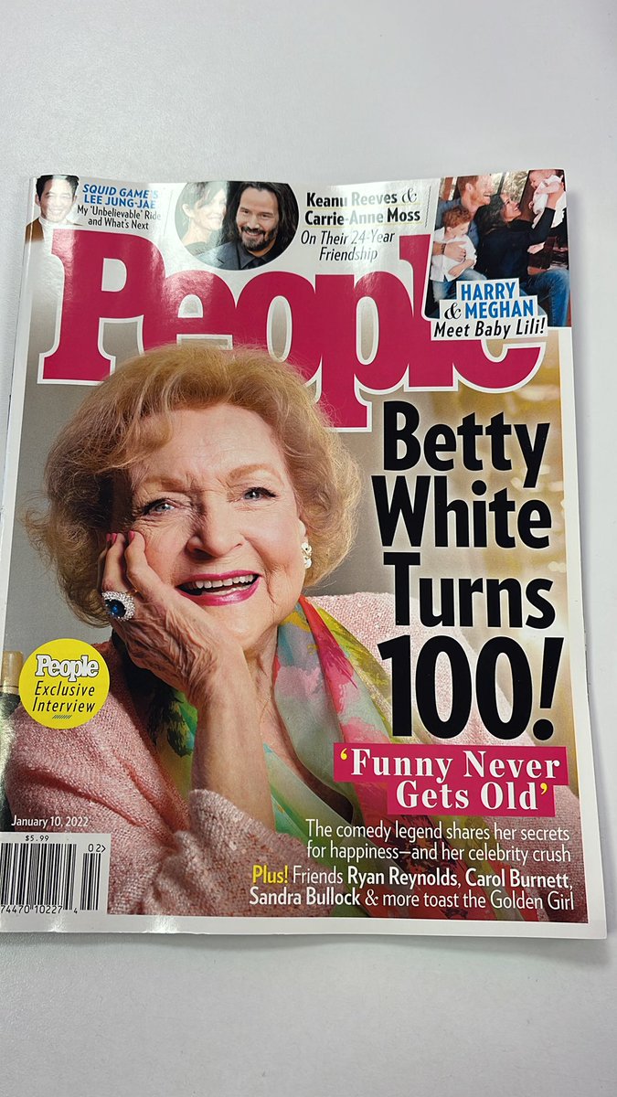 Vergil_Armbrust's tweet photo. So I don’t normally buy magazines but holy shit @people killed it with their latest issue. I’m sure the late, great Betty White would find some humor in it as well.
#thisagedpoorly #unlikebettywhite #BettyWhite #rip https://t.co/9omXSGBtpK