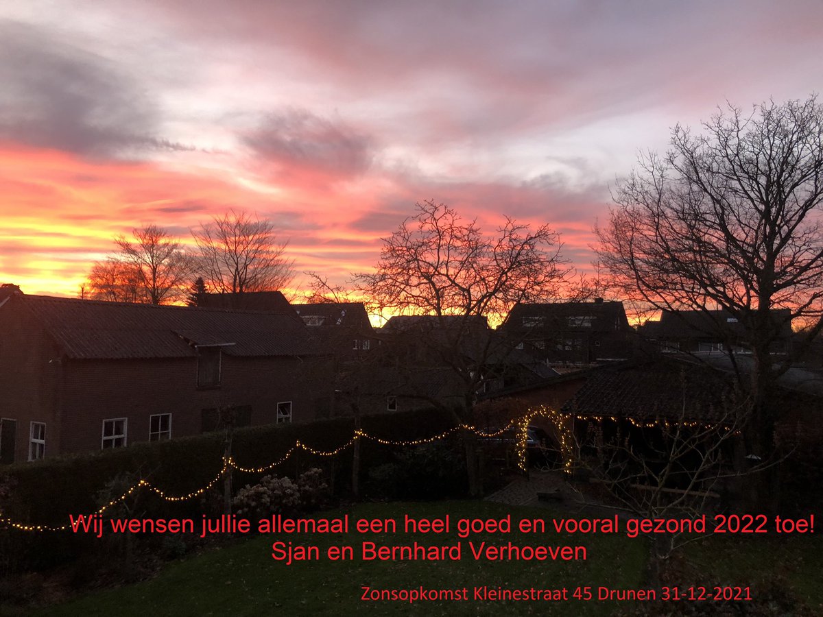 BMAMVerhoeven's tweet photo. Allemaal een heel mooi gezond en gelukkig Nieuwjaar toegewenst 🍾🥂🍻😊                                                Happy New Year 🍾🥂😊 https://t.co/gjigUU8PmP