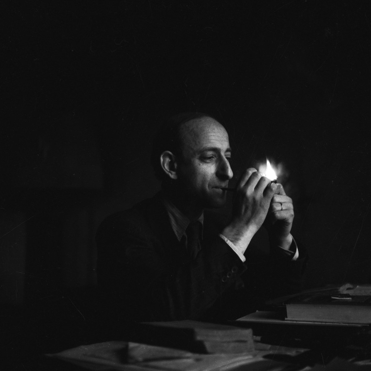 “Conocer el pasado es una forma de liberarse de él porque sólo la verdad permite asentir o repudiar con total lucidez.”

― Raymond Aron