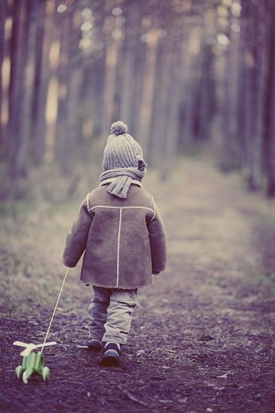 "Bir müjde taşır her gün uzaktan bana rüzgâr; 
Elbet gelecek, gelmedi, bir beklediğim var! " 

#FarukNafizÇamlıbel