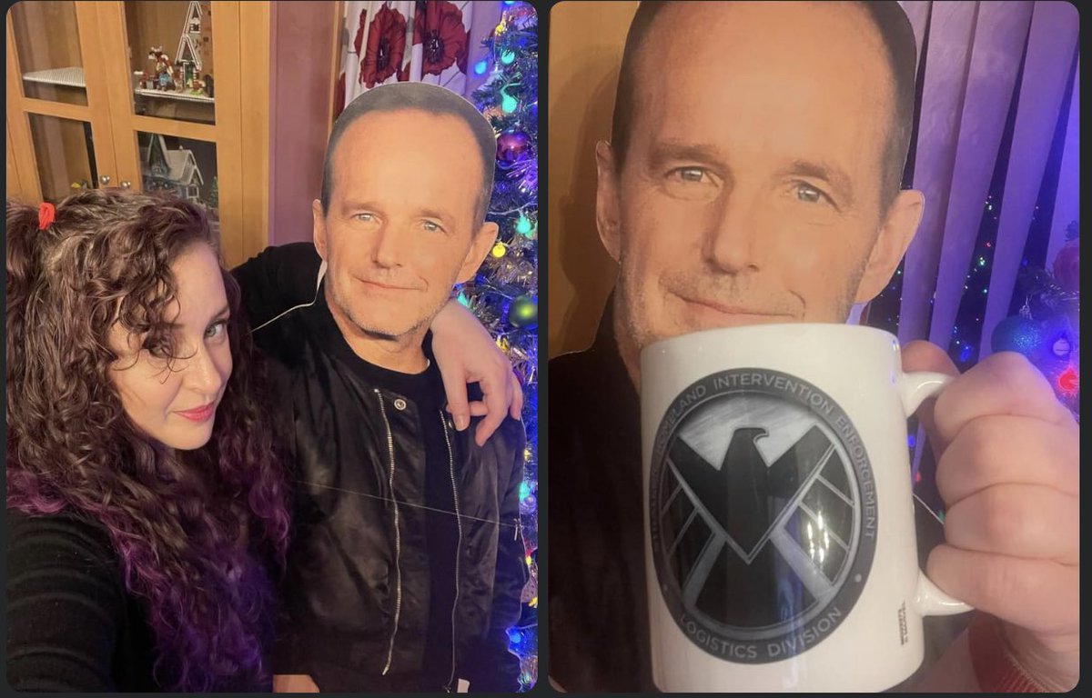 snoopy45's tweet photo. When every time your mum buys you a present, you tell her “it better be a life sized Phil Coulson” and it eventually pays off 😁😍

Happy New Year to the fabulous @clarkgregg and of course the rest of the Twitterverse! https://t.co/zFdOjm8C5D