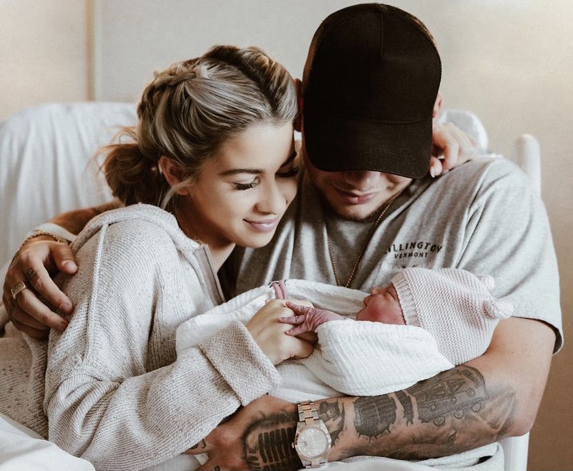 KaneBrownFamily's tweet photo. 2019 ➡️ 2021 https://t.co/K4lu0tmO4q