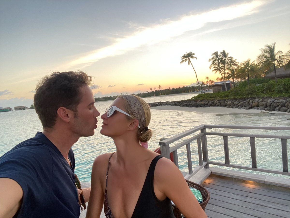ParisHilton's tweet photo. Celebrating the New Year in Paradise with my love! 🥰 So excited going in to 2022 as Husband and Wife! ✨🌅 👩🏼‍❤️‍👨🏻✨ https://t.co/DYWfMif2sw