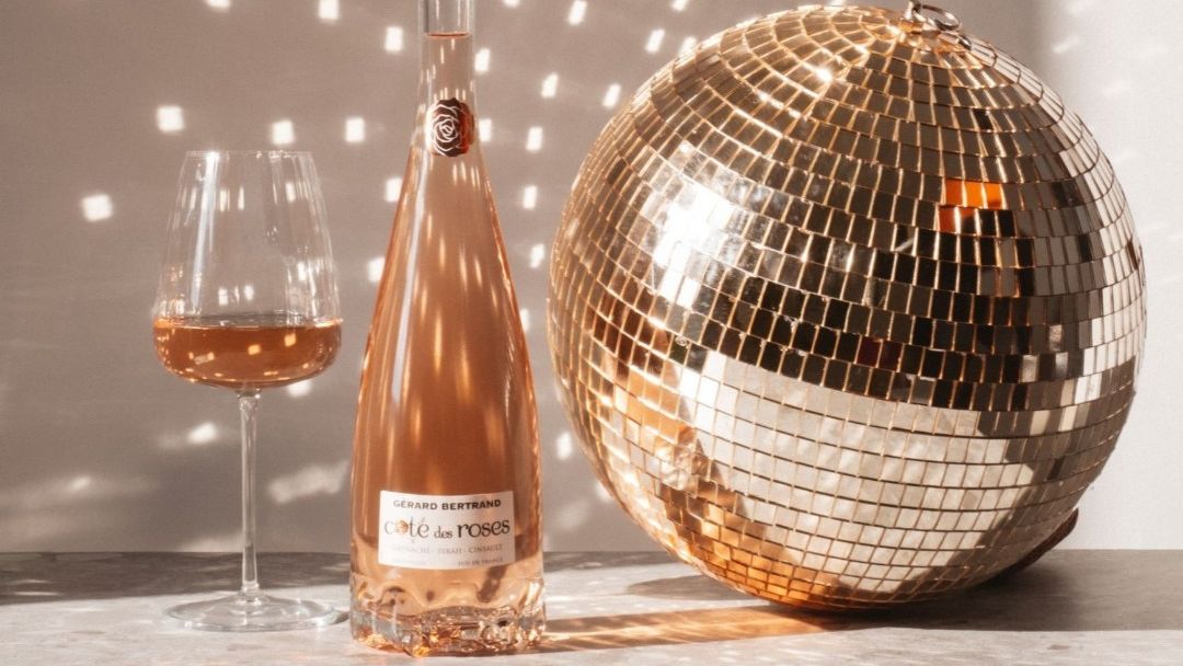FWMCan's tweet photo. Happy New Year🎉 Let's toast to new beginnings with some Gérard Bertrand Côte des Roses Rosé🌹   

Available @lcbo: https://t.co/zexc9td4nn

📸 @rouxrouxroux @thecotedesroses

#gerardbertrand #frenchwine #biodynamicwine #artdevivre #southoffrance #cotedesroses https://t.co/iQhzSgGjDT