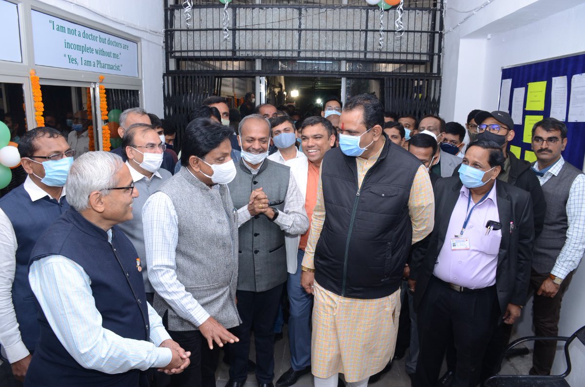 ડિજિટલ ઇન્ડિયા અભિયાને આગળ વધારવા માટે ગુજરાત ફાર્માસ્યુટિકલ કાઉન્સિલ સંલગ્ન વિવિધ સેવાઓનું ડિજિટલ કરવા આજ રોજ મંત્રી શ્રી <a href="/jitu_vaghani/">Jitu Vaghani</a> જીની સહ ઉપસ્થિતિમાં ઓનલાઈન પોર્ટલ લોન્ચ કર્યું. 

આ જોબ પોર્ટલ જોબ ગીવર અને જોબ સિકર વચ્ચે સેતુરૂપ ભૂમિકા અદા કરશે.