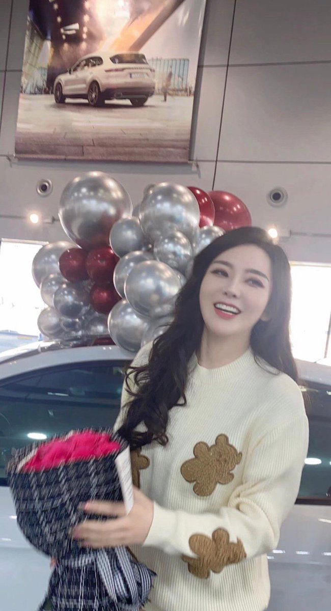 danni8_li's tweet photo. New year wish everyone rich https://t.co/aHKZwzz4x4