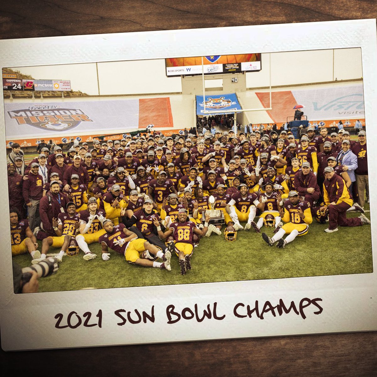 CMU_Football's tweet photo. 🅷🅰🅿🅿🆈 🅽🅴🆆 🆈🅴🅰🆁 🎉

Great way to start 2022 by celebrating one of the top wins in program history at the Tony the Tiger Sun Bowl. Thank you to our fantastic fans for your support and have a great 2022‼️

#FireUpChips 🔥⬆️🏈 https://t.co/mtbKHR9hKz