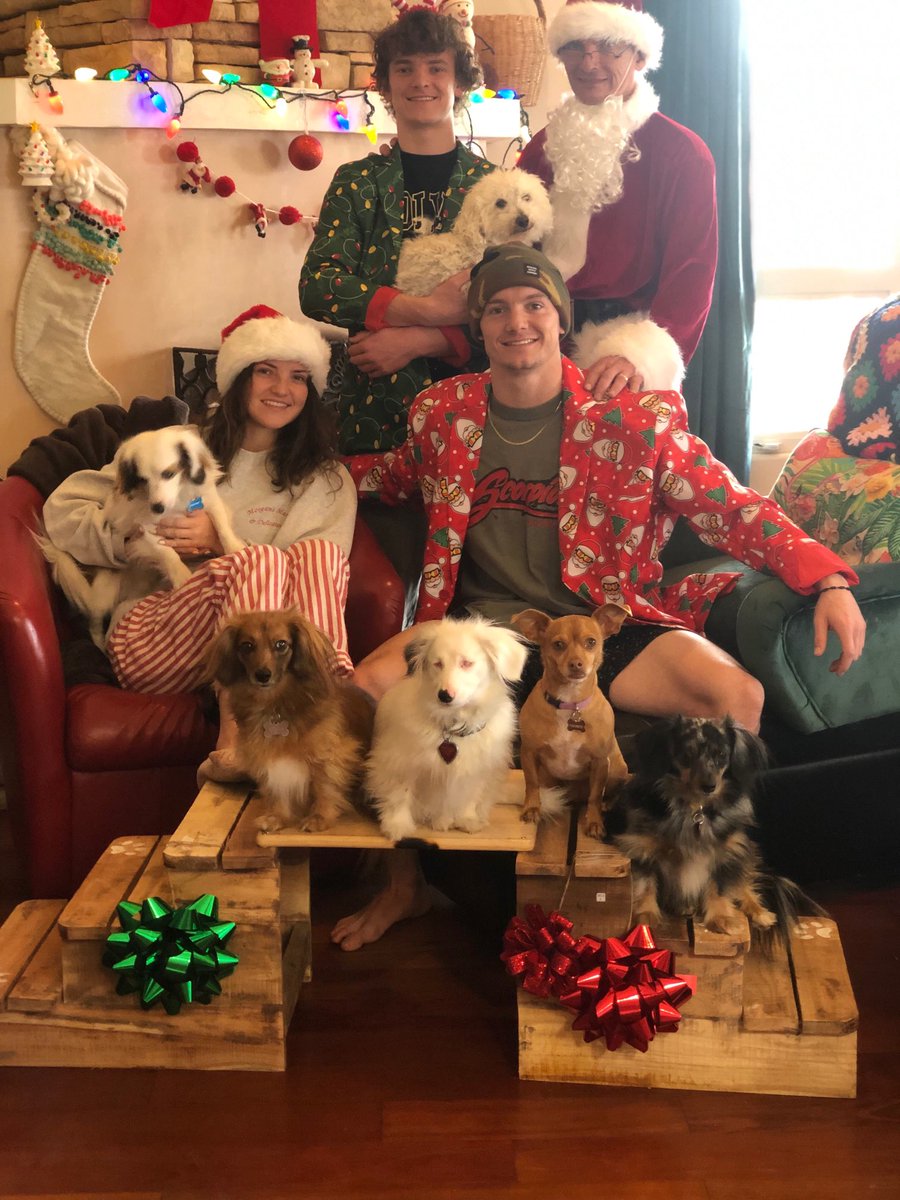 calaridge's tweet photo. Happy Holidays and Happy New Year to All! https://t.co/HxoilbjBwV