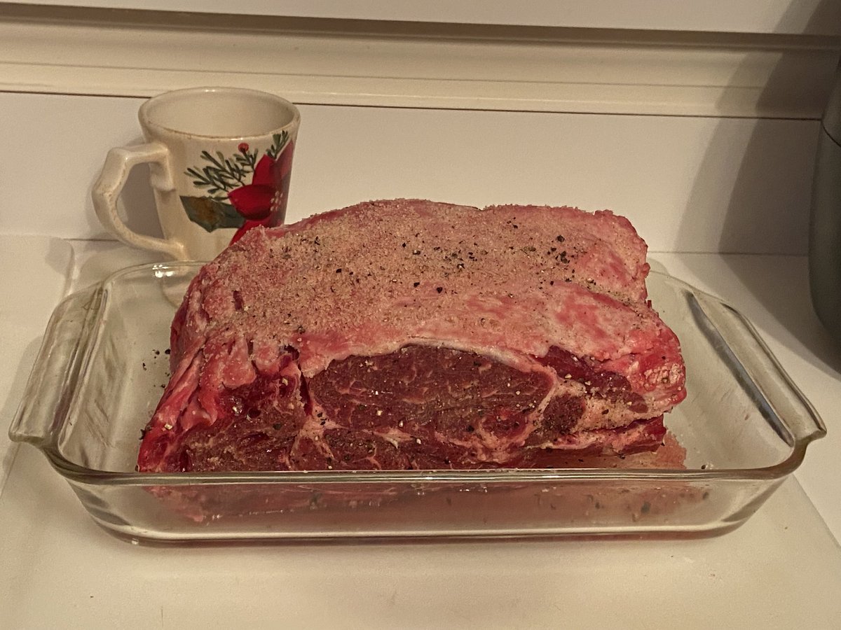 MacksoodGreg's tweet photo. 5lb two bone prime rib.  Happy New Year to me🙏🏼 https://t.co/qqCP5if36Z