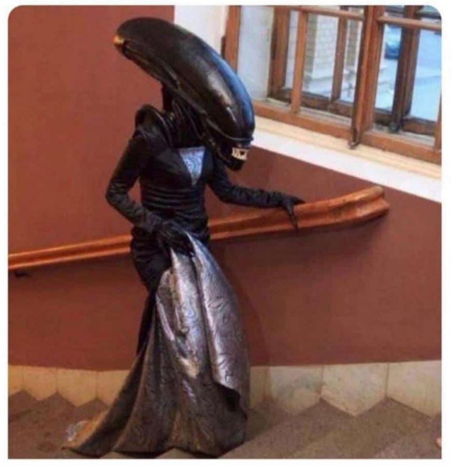 Cristina Pedroche llegando a casa después de las campanadas.