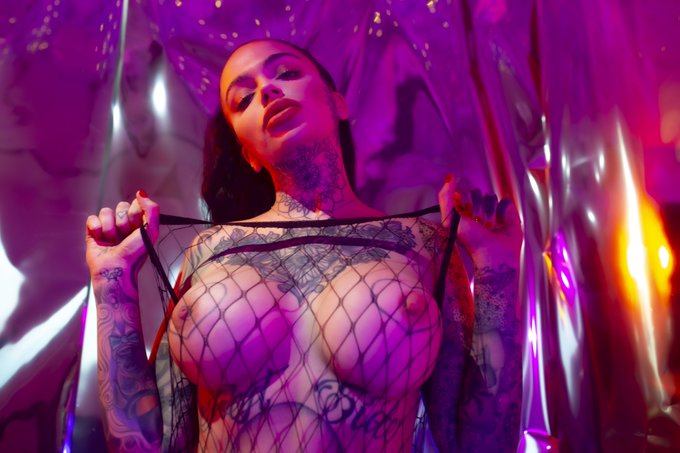 Do you like my tits? https://t.co/6CE9qqlTUQ