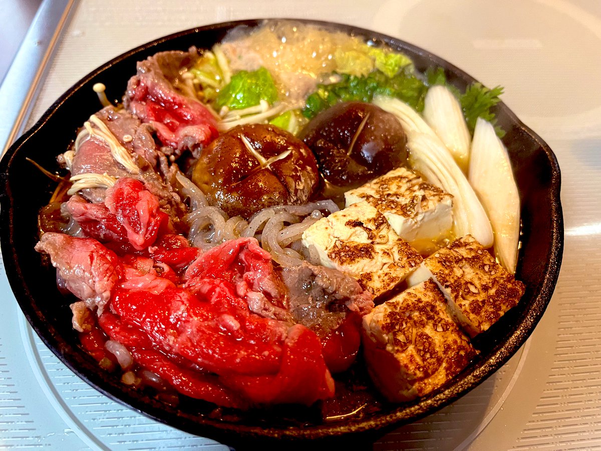zover5's tweet photo. あけましておめでとうございます🎍
元旦の夜は、ひとりすき焼きでした。
2022年も宜しくお願いします🎌

#すき焼き https://t.co/7absRsW1M8