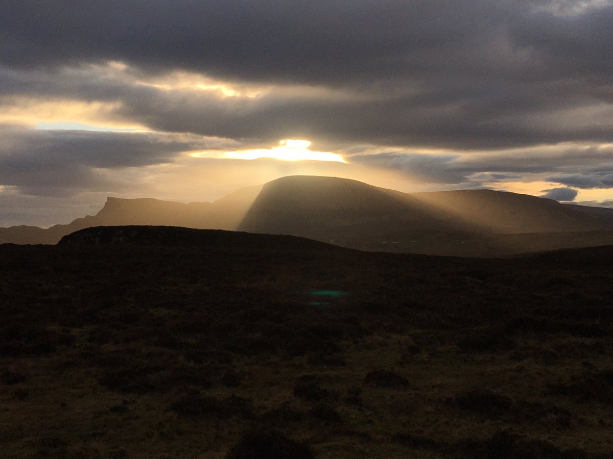 singletrackskye's tweet photo. Happy New Year! Wishing you all a peaceful &amp; healthy 2022
💚 Sunrise, sunset, rainbows &amp; reflections 💚 https://t.co/55DdT1uVqp