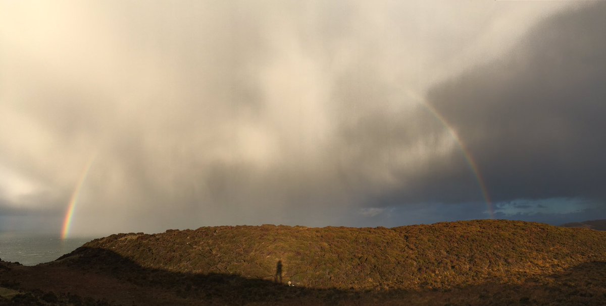 singletrackskye's tweet photo. Happy New Year! Wishing you all a peaceful &amp; healthy 2022
💚 Sunrise, sunset, rainbows &amp; reflections 💚 https://t.co/55DdT1uVqp