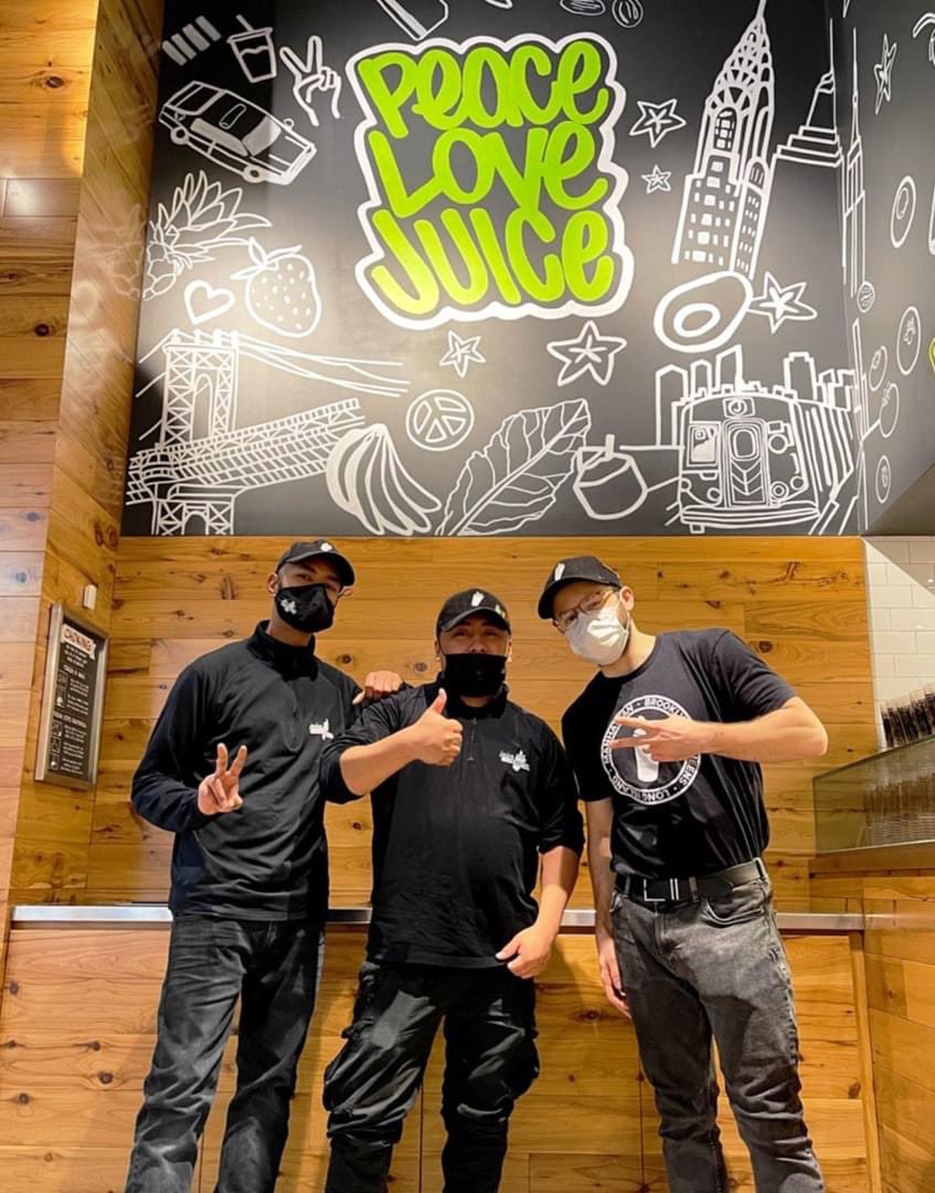 🥂Cheers to 2022 🥂 We're wishing everyone a happy and healthy new year! 💚