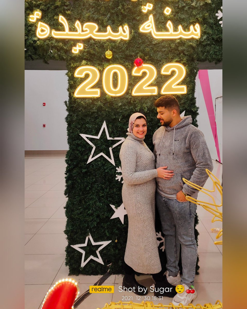 RowidMohamed's tweet photo. جَميلـة الدُنَيَـا وأنَـا جَمبـگ ي أطَيـب رُگـن في الزحَمـة 🌎👫🔐🤍💍 https://t.co/eelCcuJ5Kk
