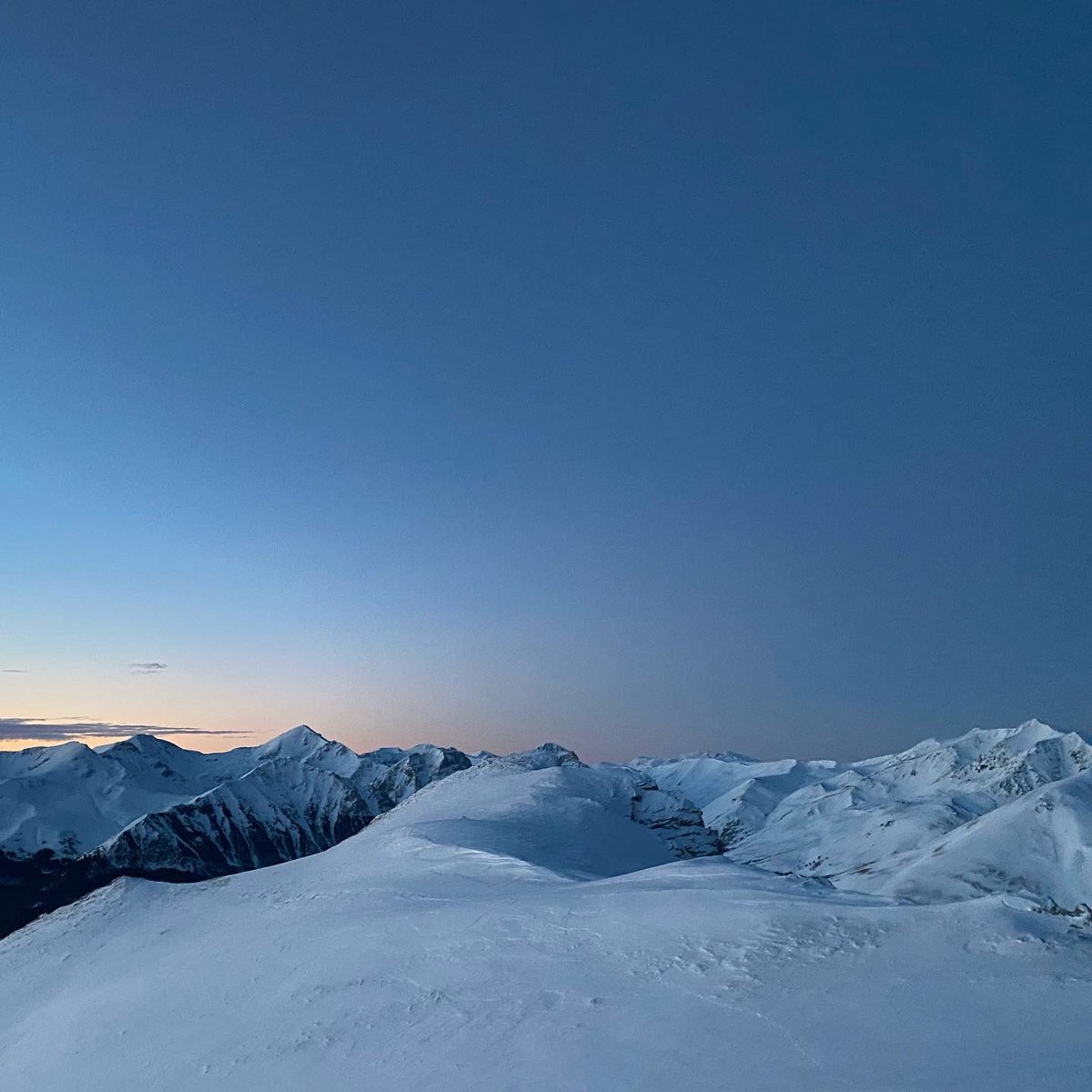 UtaIbrahimi's tweet photo. Sunrise for the 1st day of the year, at the top Mount Vertop 2555m, Sharr Mountain 👑 - Kosovo 🇽🇰❤️
Guiding for a Swiss Team with @ButterflyOutdo1 
Wishing a lot of these kind of sunrises and sunsets on 2022.
#getout #climb #winterclimb #outdoor #kosovo #thisiskosovo https://t.co/LOSOPWdW1i