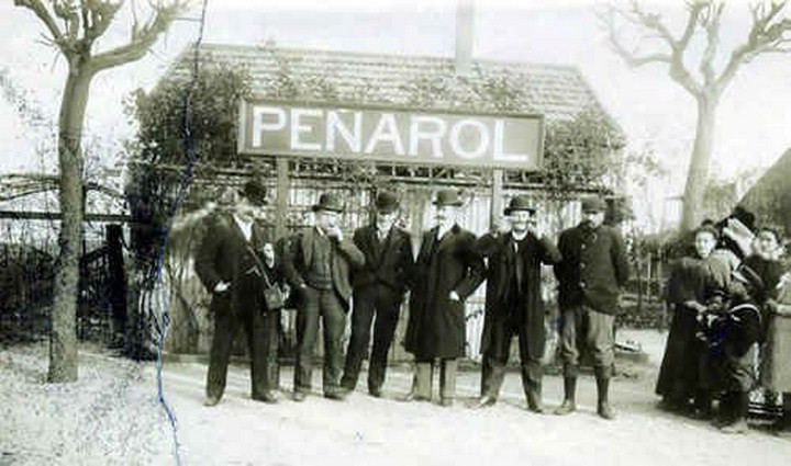 birarasta's tweet image. [Hilo] #Decanato

"Villa Peñarol" es una localidad donde se instalaron los talleres del FCC a fines del siglo XIX. 

El Curcc fue un club fundado por ingleses empleados del FCC un 28/09/1891 y representaban a la más rancia aristocracia del país, 
de origen obrero y popular nada.