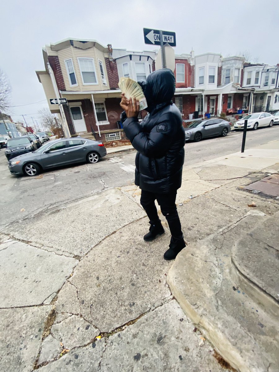 abm_blizz's tweet photo. They keep telling me chill but I don’t stress how they feel I’m worried about them dead president they press on them bills #ABMGeneral🦅 #LLGut #LLB$m #LLTroy #FREETY #FREEBADBOY #FREEOdog https://t.co/kj6nJaY6kU