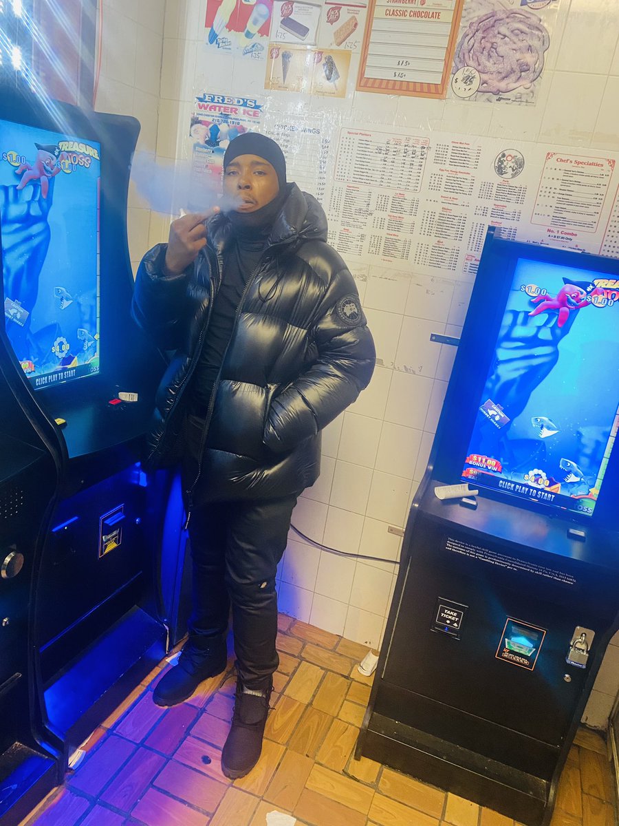 abm_blizz's tweet photo. They keep telling me chill but I don’t stress how they feel I’m worried about them dead president they press on them bills #ABMGeneral🦅 #LLGut #LLB$m #LLTroy #FREETY #FREEBADBOY #FREEOdog https://t.co/kj6nJaY6kU