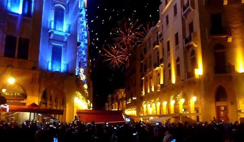 Rama_Leb's tweet photo. 100 مليون دولار صُرفت في 10 دقائق على إطلاق النار ليلة رأس السنة في لبنان (الجديد)

🤔كأنو رقم مبالغ فيه كتير برج خليفه ماحطو هل مبلغ 😂 https://t.co/iQFwJ7InZm
