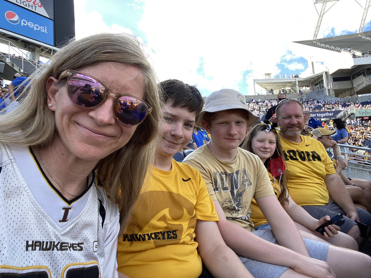 bethbasinger's tweet photo. Cheering on @HawkeyeBand & @TheIowaHawkeyes at the #CitrusBowl. #GoHawks #HMB141 https://t.co/ouJDcXCXei