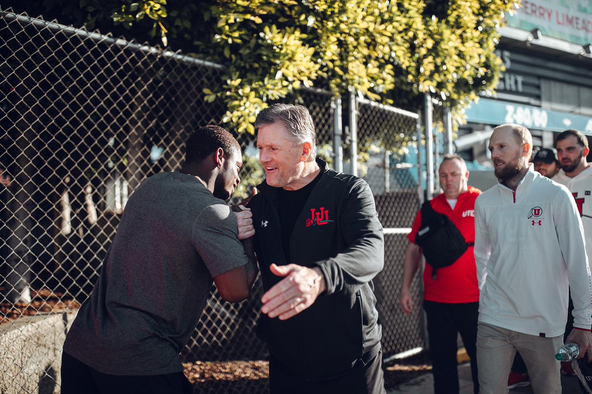 Utah_Football's tweet photo. Team walk. https://t.co/XmE8pNgODz