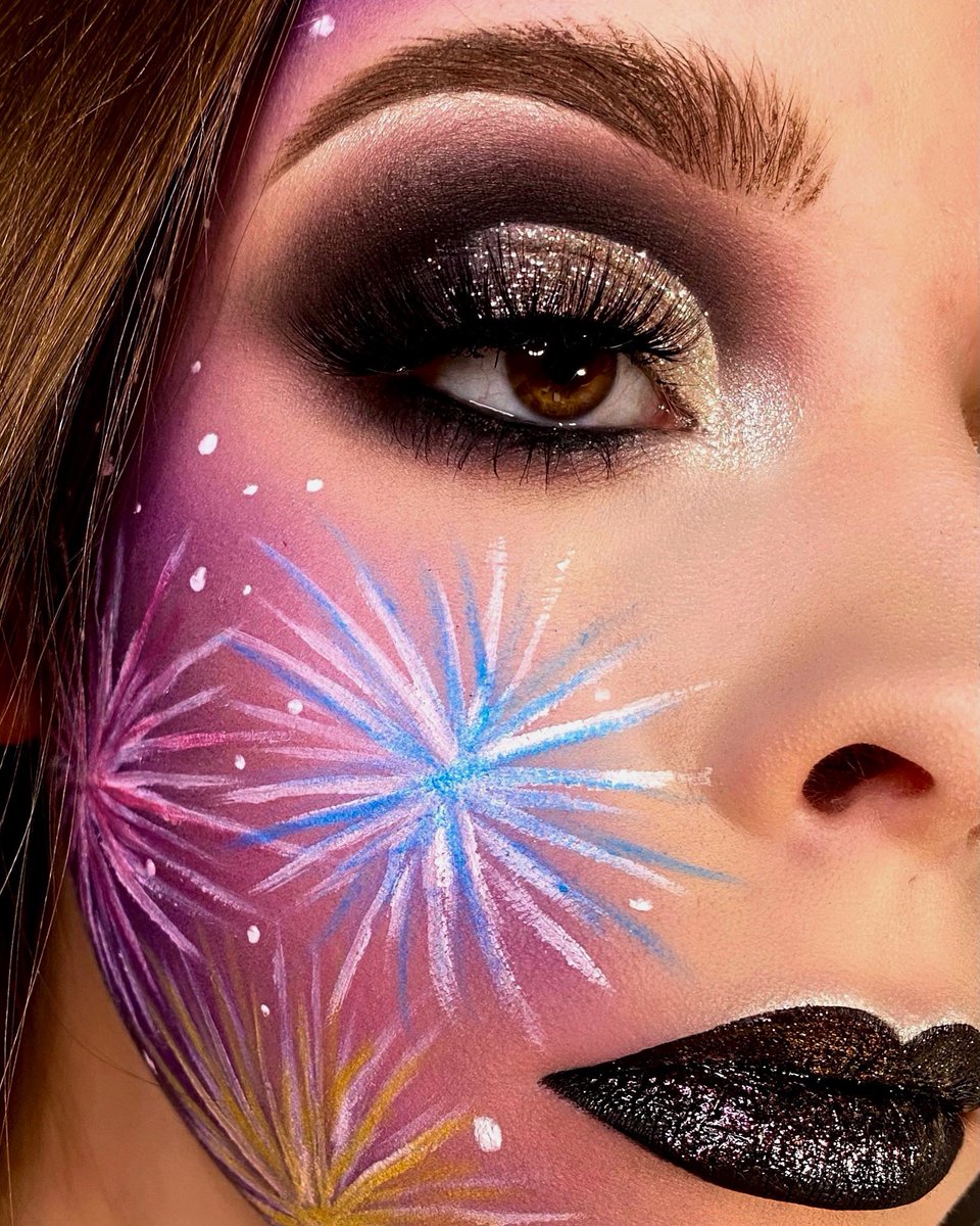 michelles_art_'s tweet photo. ๐๐ฅ ๐๐ช๐น๐น๐ ๐๐ฎ๐ ๐จ๐ฎ๐ช๐ป ๐ฅ๐
Details on IG: michelles.artistry โค๏ธ
#HappyNewYear #Happy2022 #fireworkmakeup @ABHcosmetics @MorpheBrushes @rudecosmetics @essencemakeup https://t.co/xkMpe6M6V9