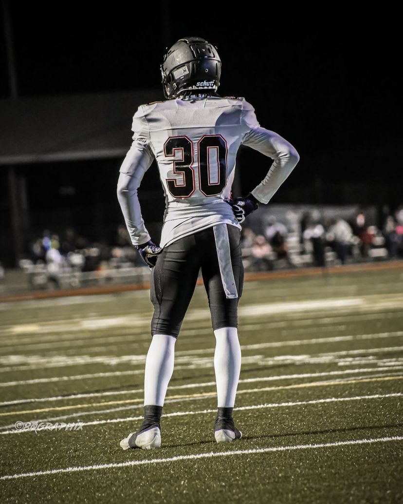 siimbatv's tweet image. With a lot of thinking. I just want to thank everyone who has helped me grow as a players and person since I started doing this football sport in 09’ but it’s time to start the next chapter of my life and hang the cleats up. Until I see you guys again ✌🏽