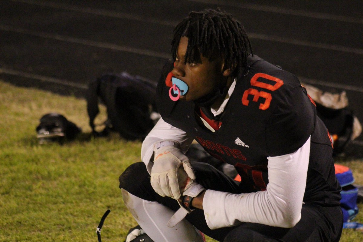 siimbatv's tweet image. With a lot of thinking. I just want to thank everyone who has helped me grow as a players and person since I started doing this football sport in 09’ but it’s time to start the next chapter of my life and hang the cleats up. Until I see you guys again ✌🏽