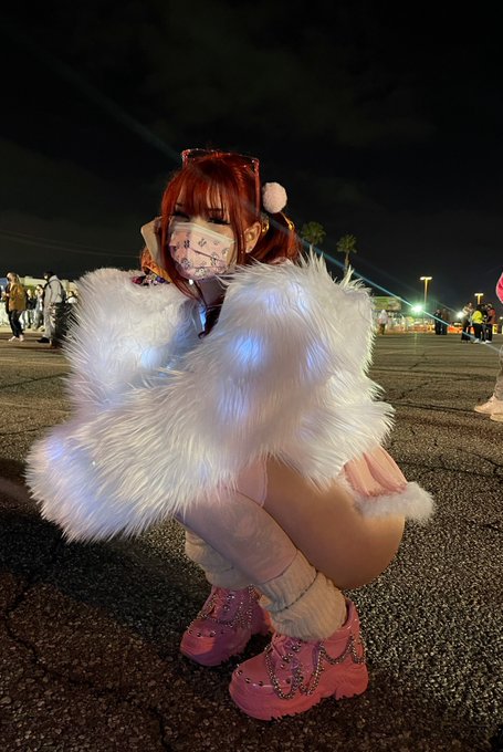 Happy new years! 🥳 don&rsquo;t remember counting down but I think I had fun lmao https://t.co/ikFgW2Ju4Y