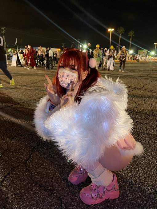 Happy new years! 🥳 don&rsquo;t remember counting down but I think I had fun lmao https://t.co/ikFgW2Ju4Y