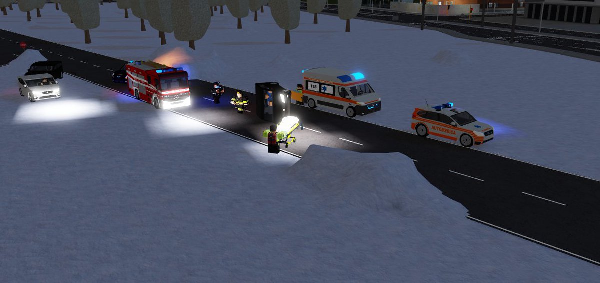 ssrnaples's tweet photo. Oggi durante un normalissimo turno, è arrivata una chiamata molto grave per un incidente stradale. E' successo sulla strada direzione Lido, il 118 si è subito avviato e, assieme all'aiuto dei Vigili del Fuoco, la vittima è stata trasportata in ospedale. https://t.co/3JQZjFVB0F